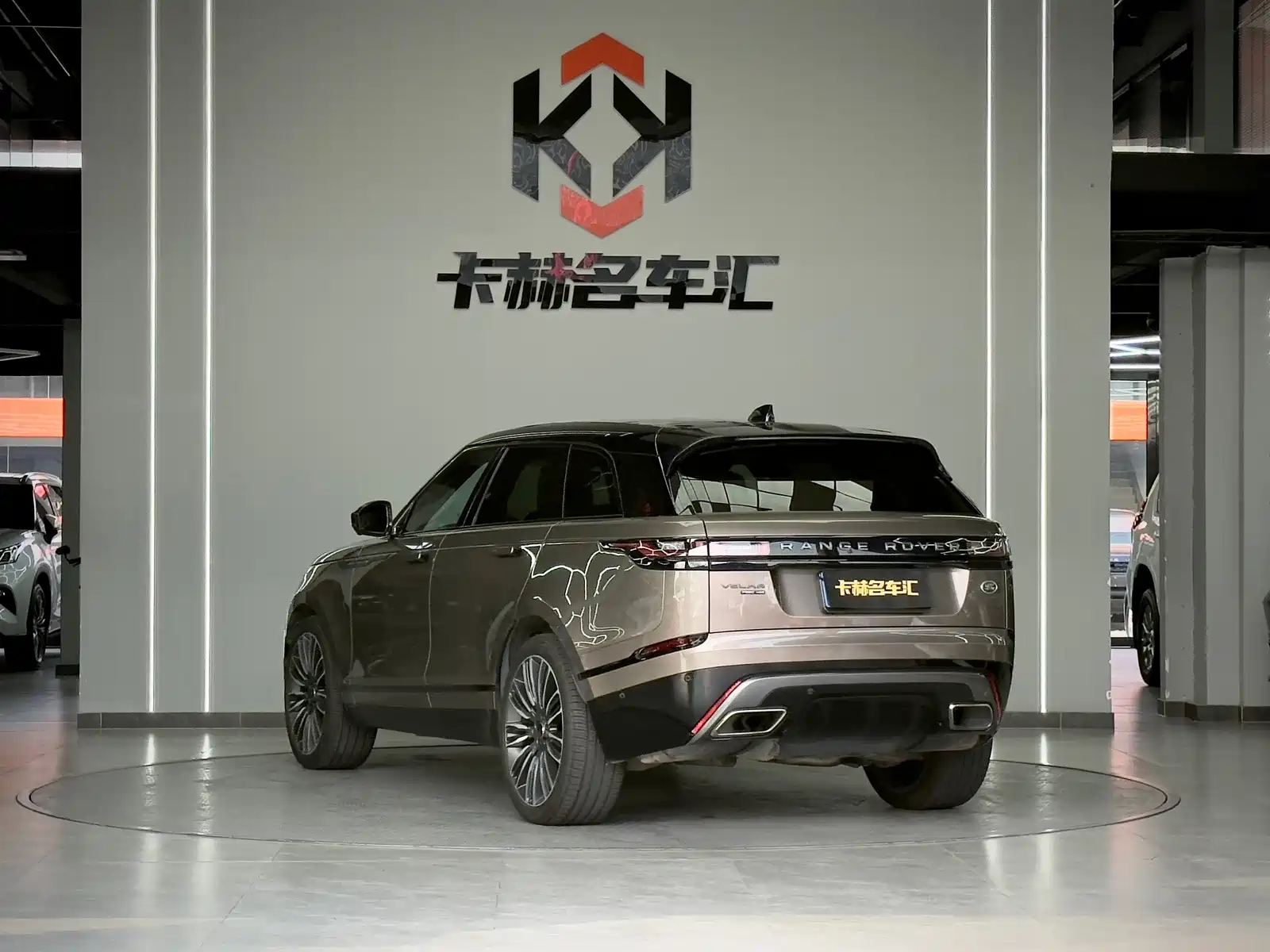 Фото 7 - Land Rover Range Rover Velar