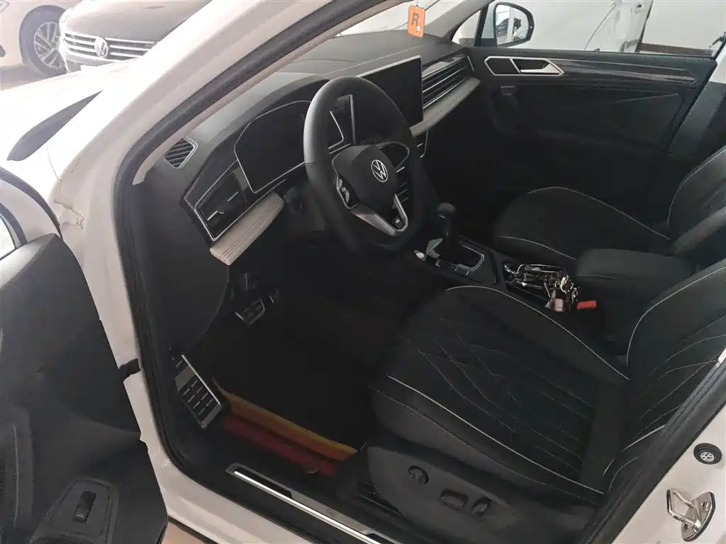 Volkswagen Tiguan L 2023 330TSI Auto 2WD R-Line Premium Edition фото 12
