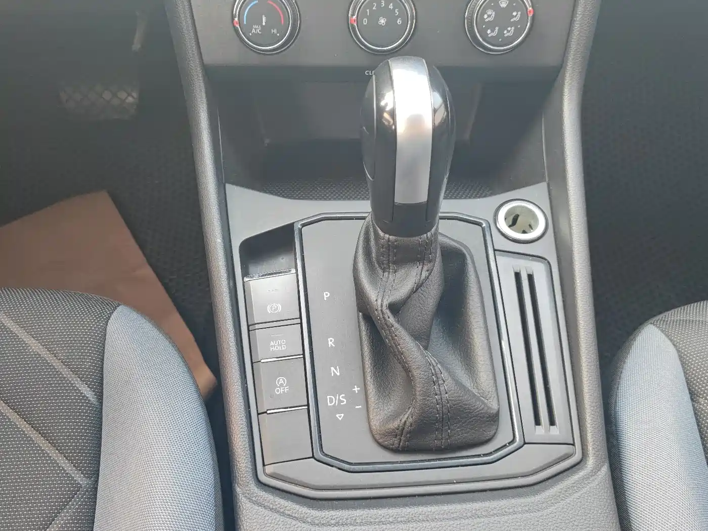 Volkswagen Lavida 2023 1.5L Auto Delight Edition фото 12