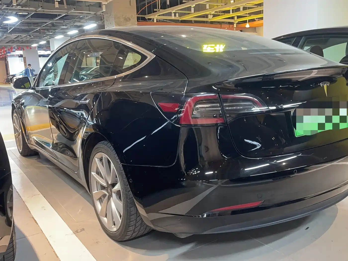 TESLA MODEL 3