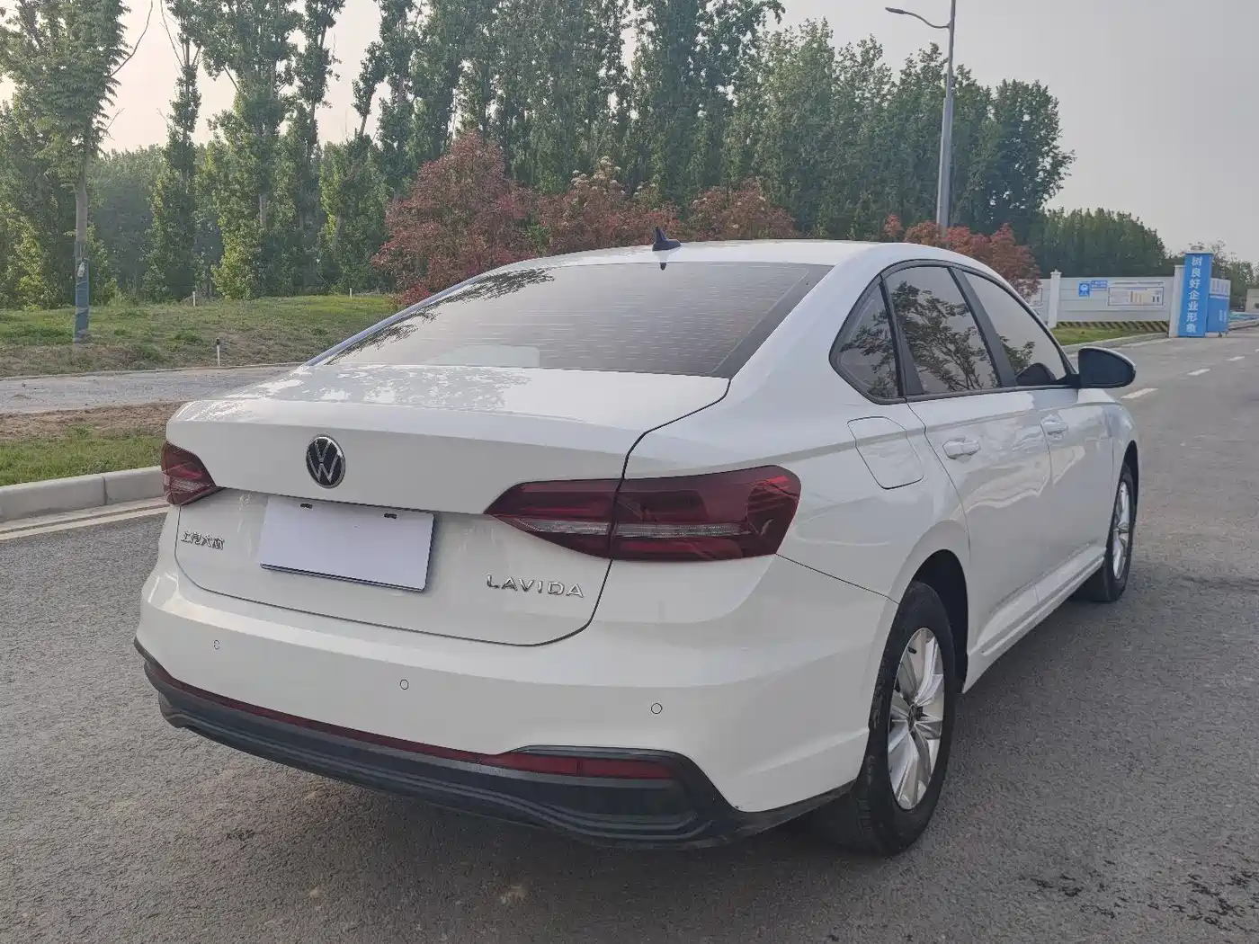 Volkswagen Lavida 2023 1.5L Auto Delight Edition фото 17