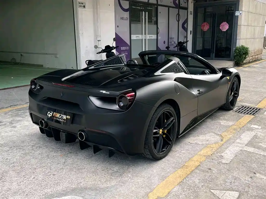 FERRARI 488
