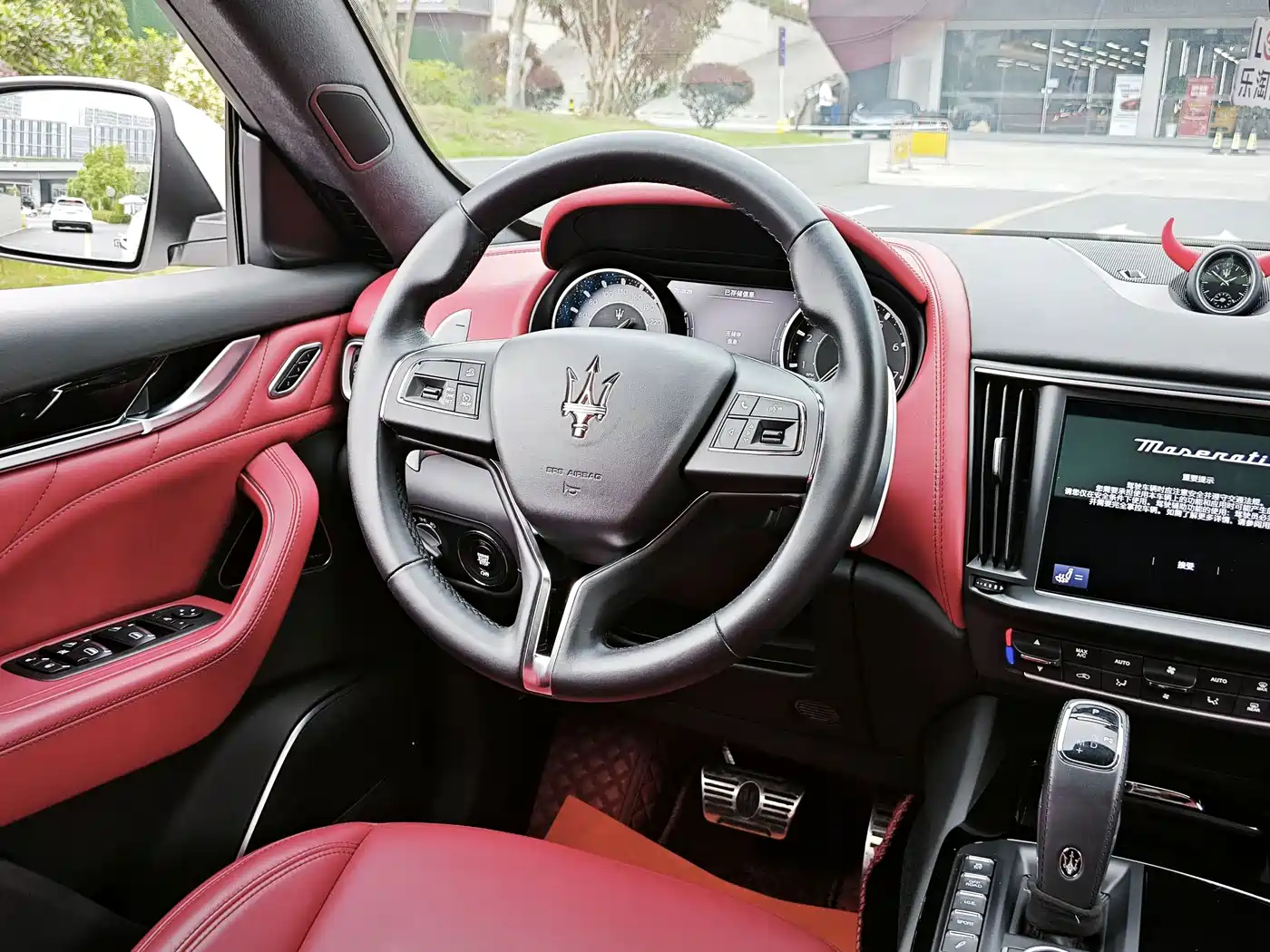 Фото 11 - Maserati Levante