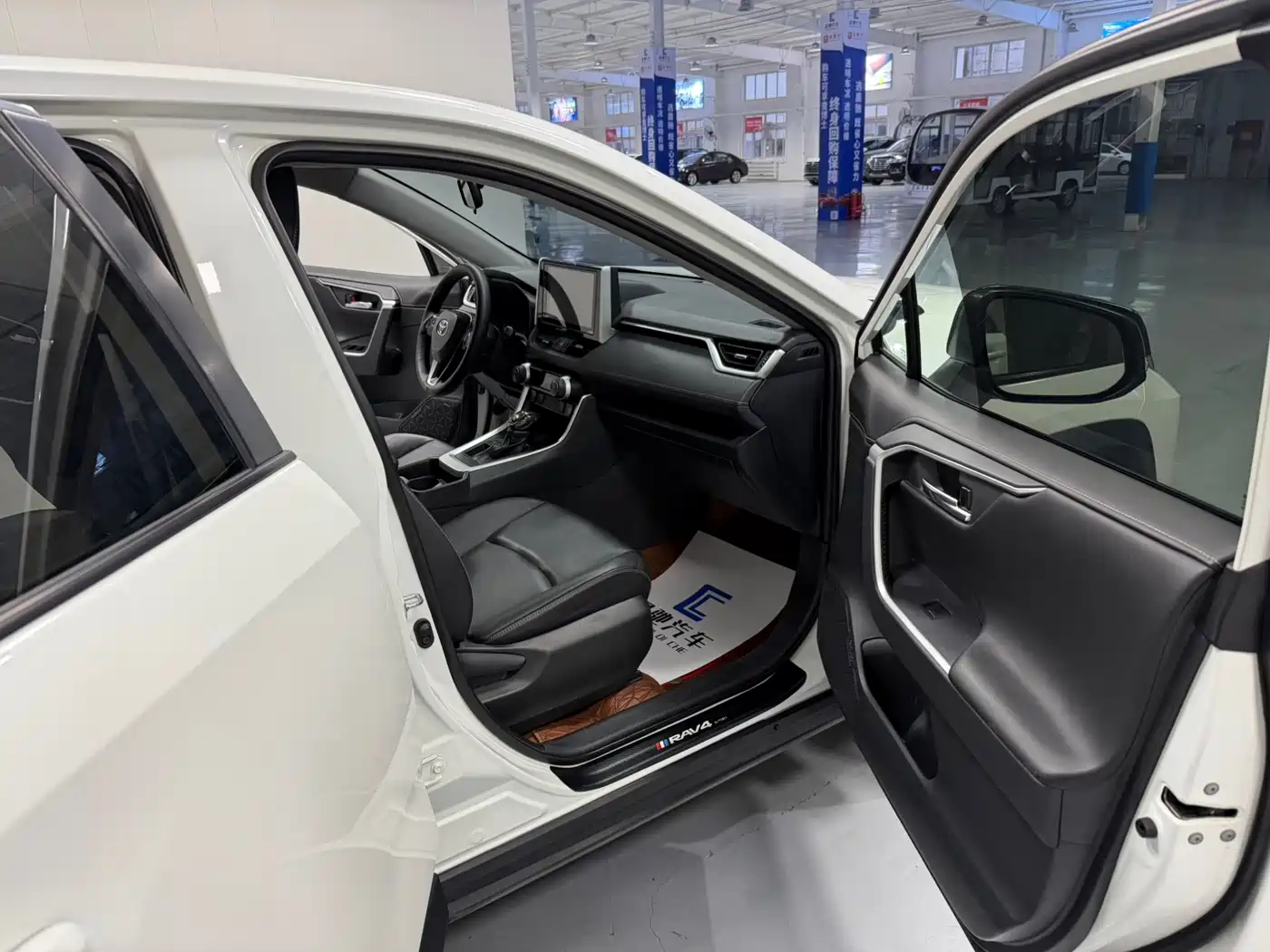 Toyota RAV4 Rongfang 2020 2.0L CVT 2WD Trend Edition фото 10
