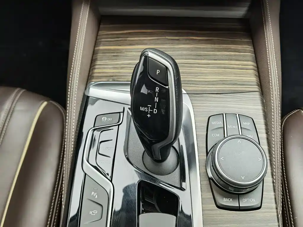 Фото 13 - BMW 5 Series