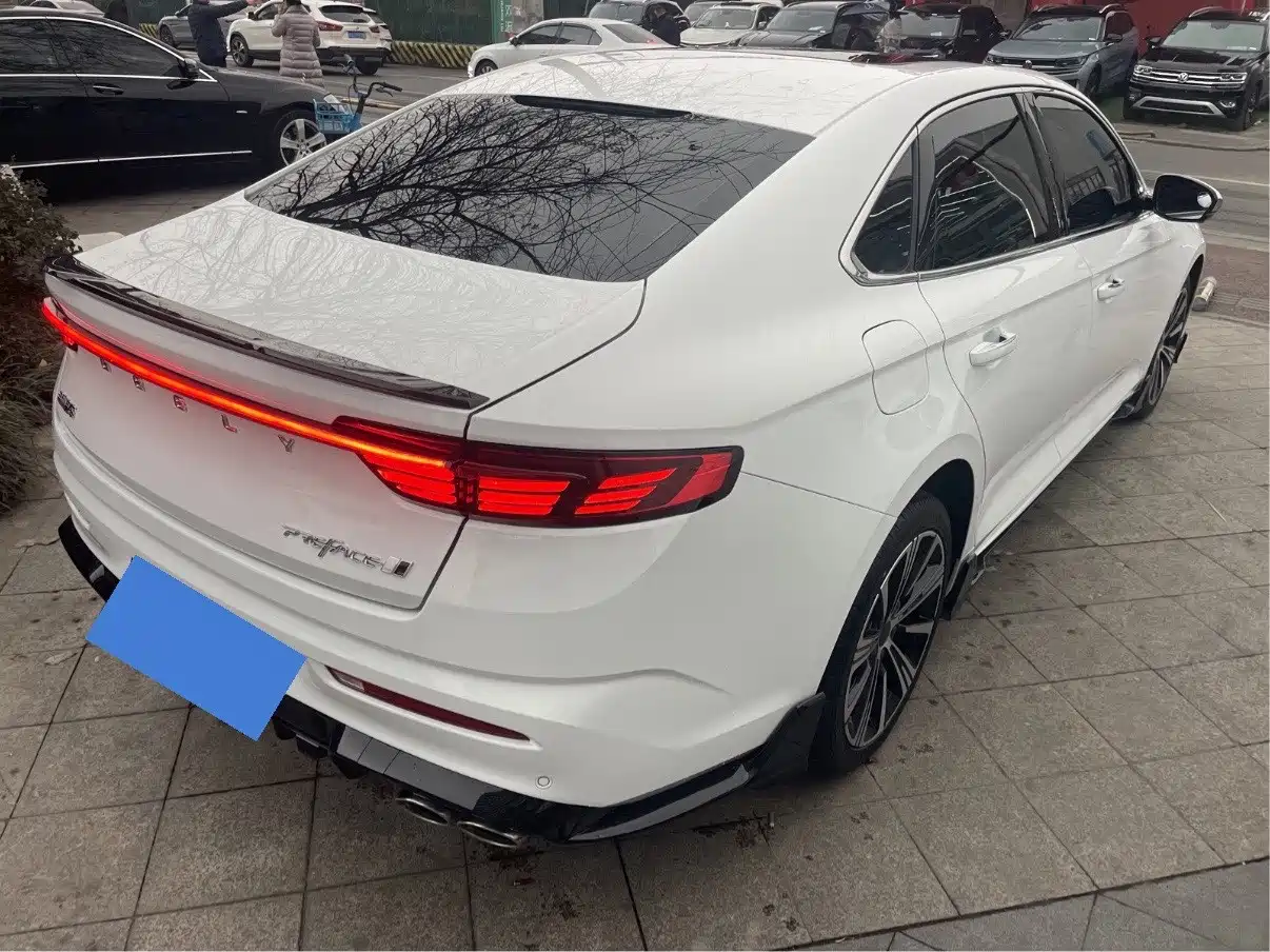 Фото 8 - Geely Preface