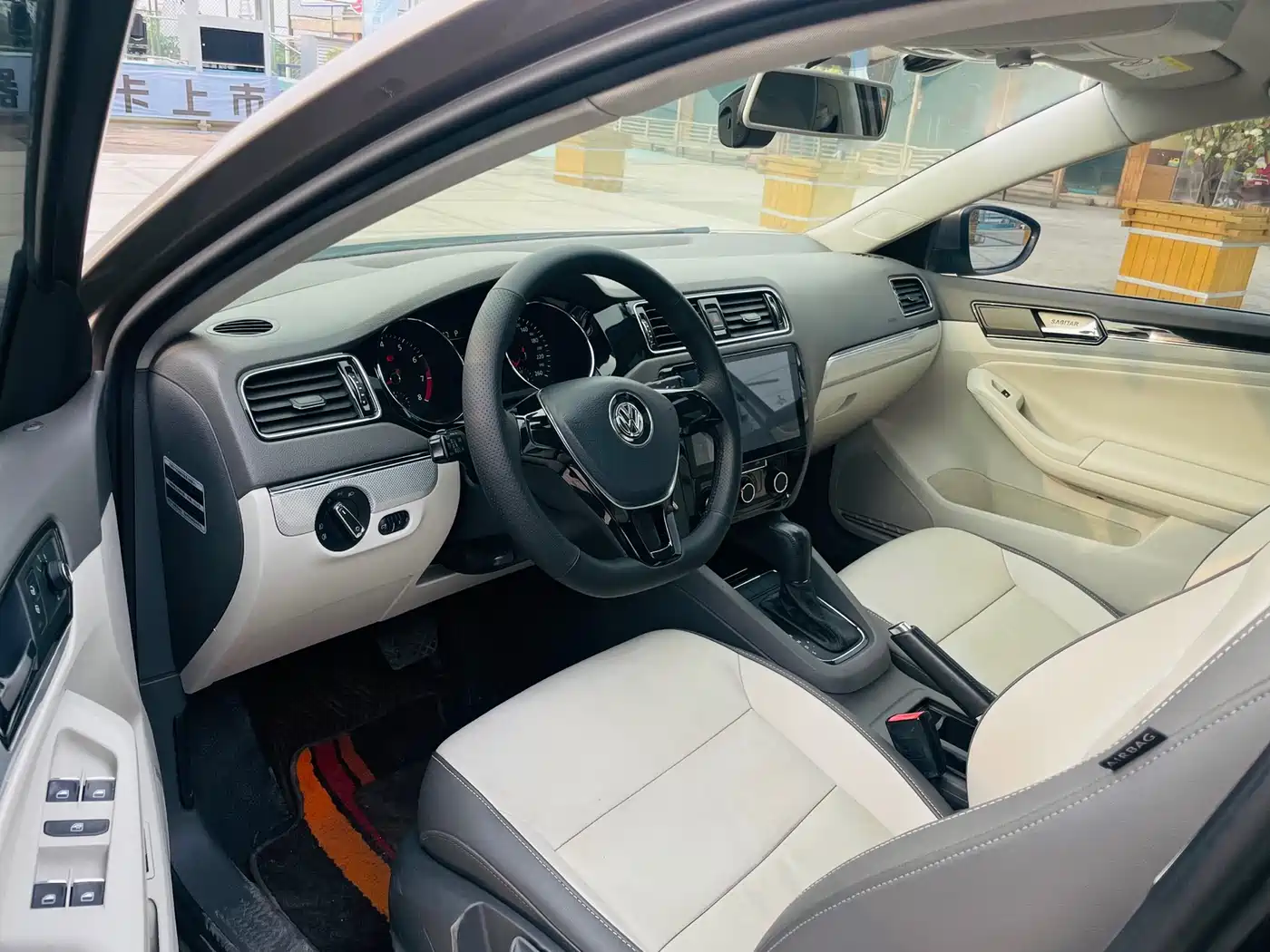 Volkswagen Sagitar 2015 230TSI Automatic Comfort фото 5