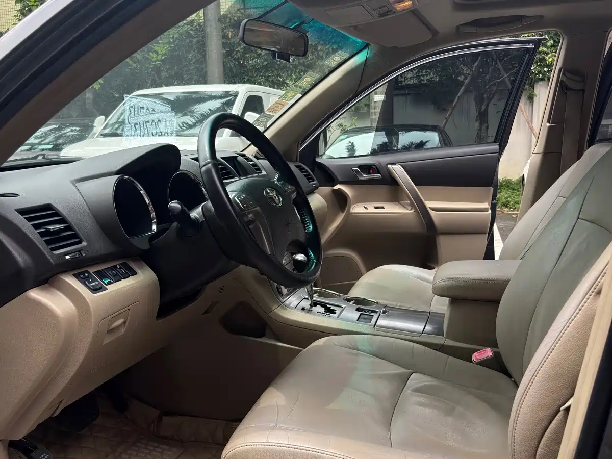 Фото 8 - Toyota Highlander