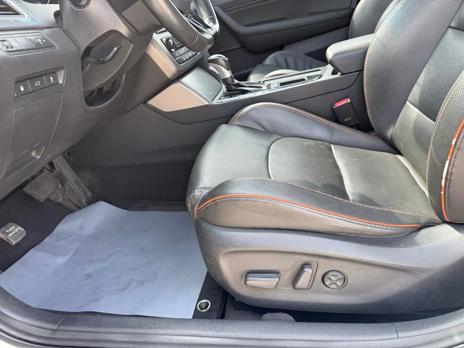 Photo 7 - Hyundai Sonata