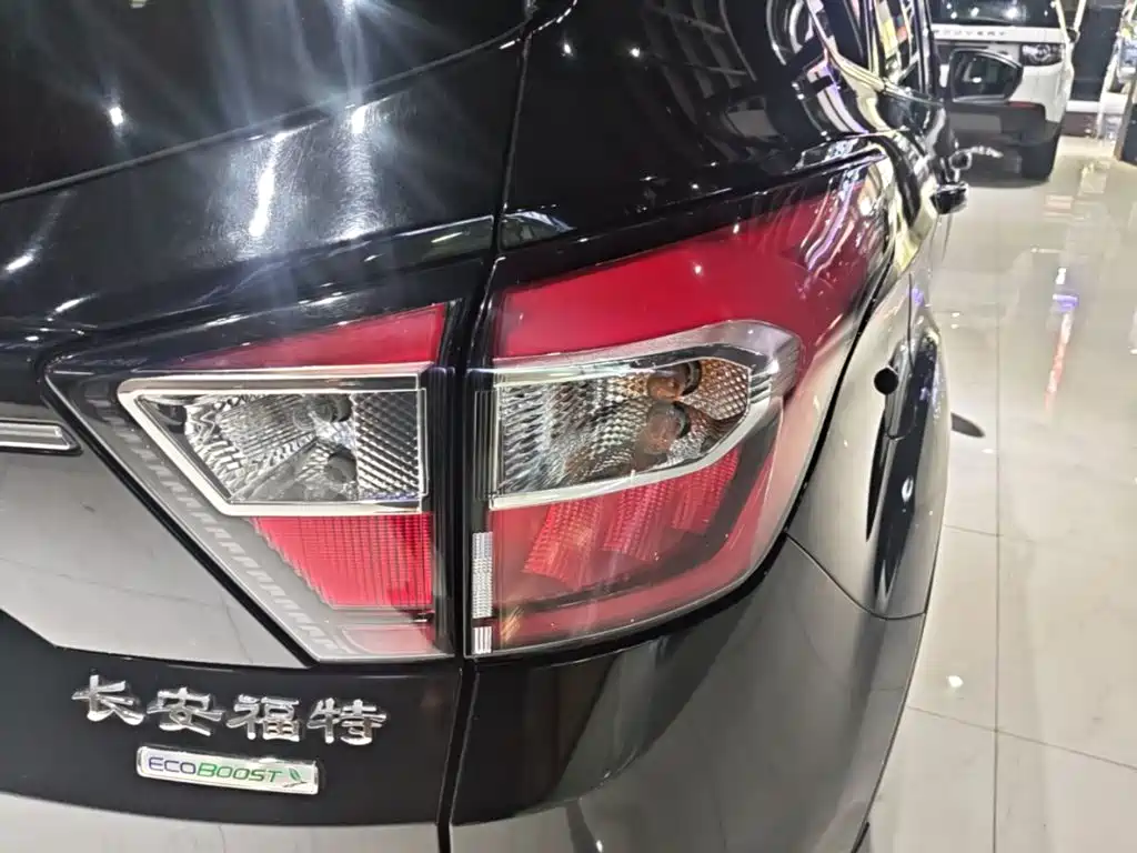 Ford Kuga 2018 2017 EcoBoost 180 2WD Luxury Wing