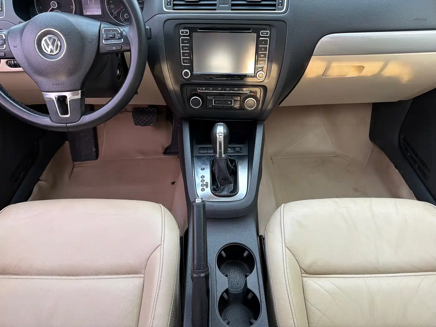 Volkswagen Sagitar 2012 1.4TSI Automatic Luxury фото 11