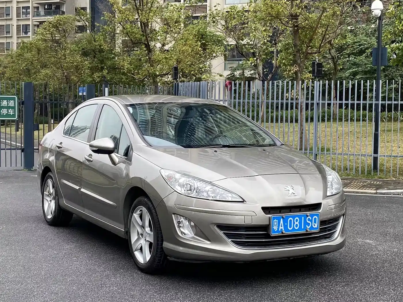 Peugeot 408 2013 2.0L Automatic Comfort Edition фото 3