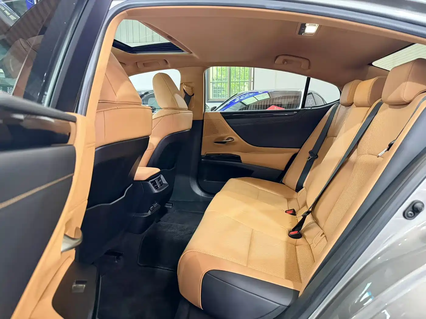 Lexus ES 2022 200 Excellence Edition фото 7