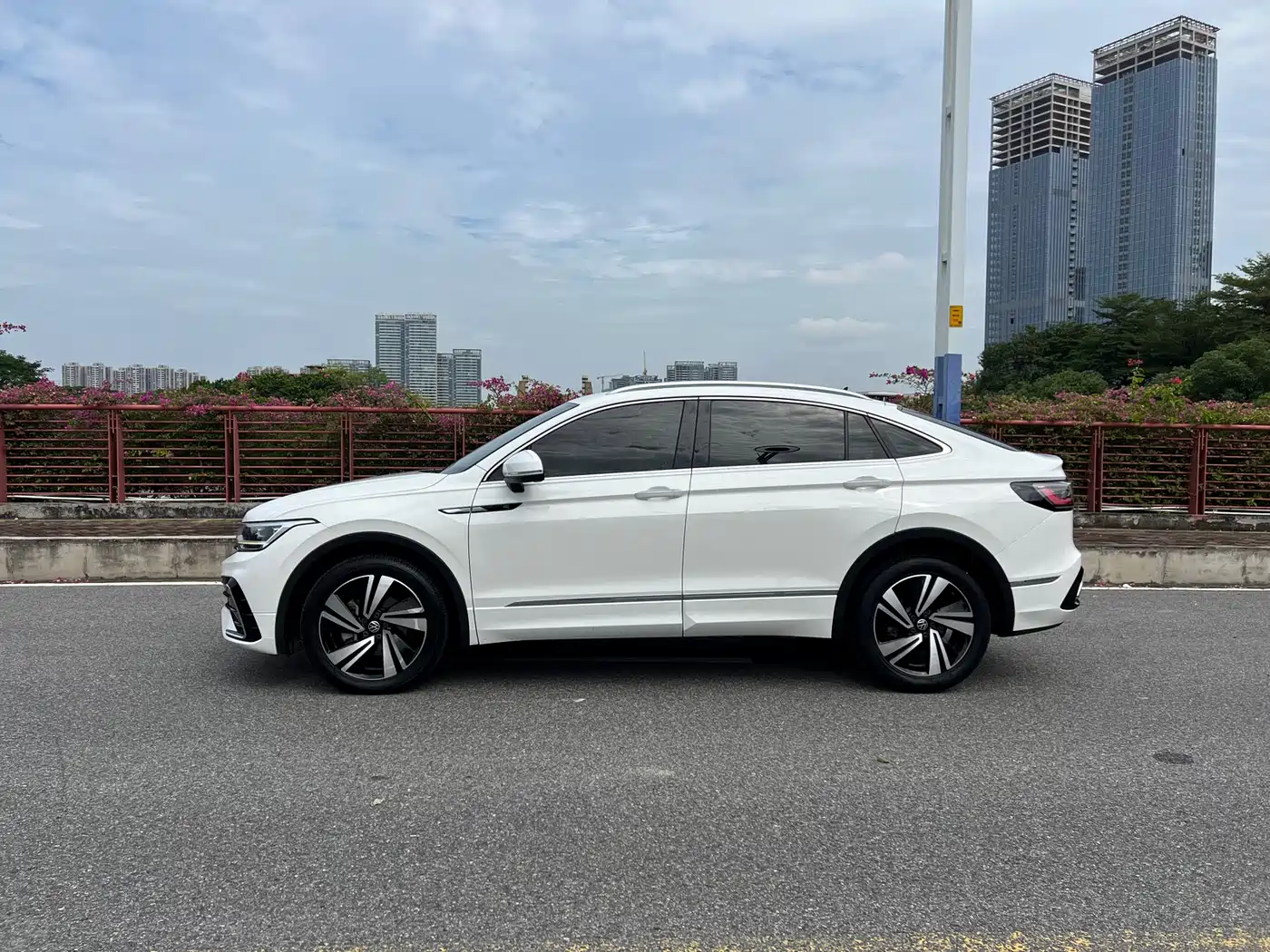 VOLKSWAGEN TIGUAN X