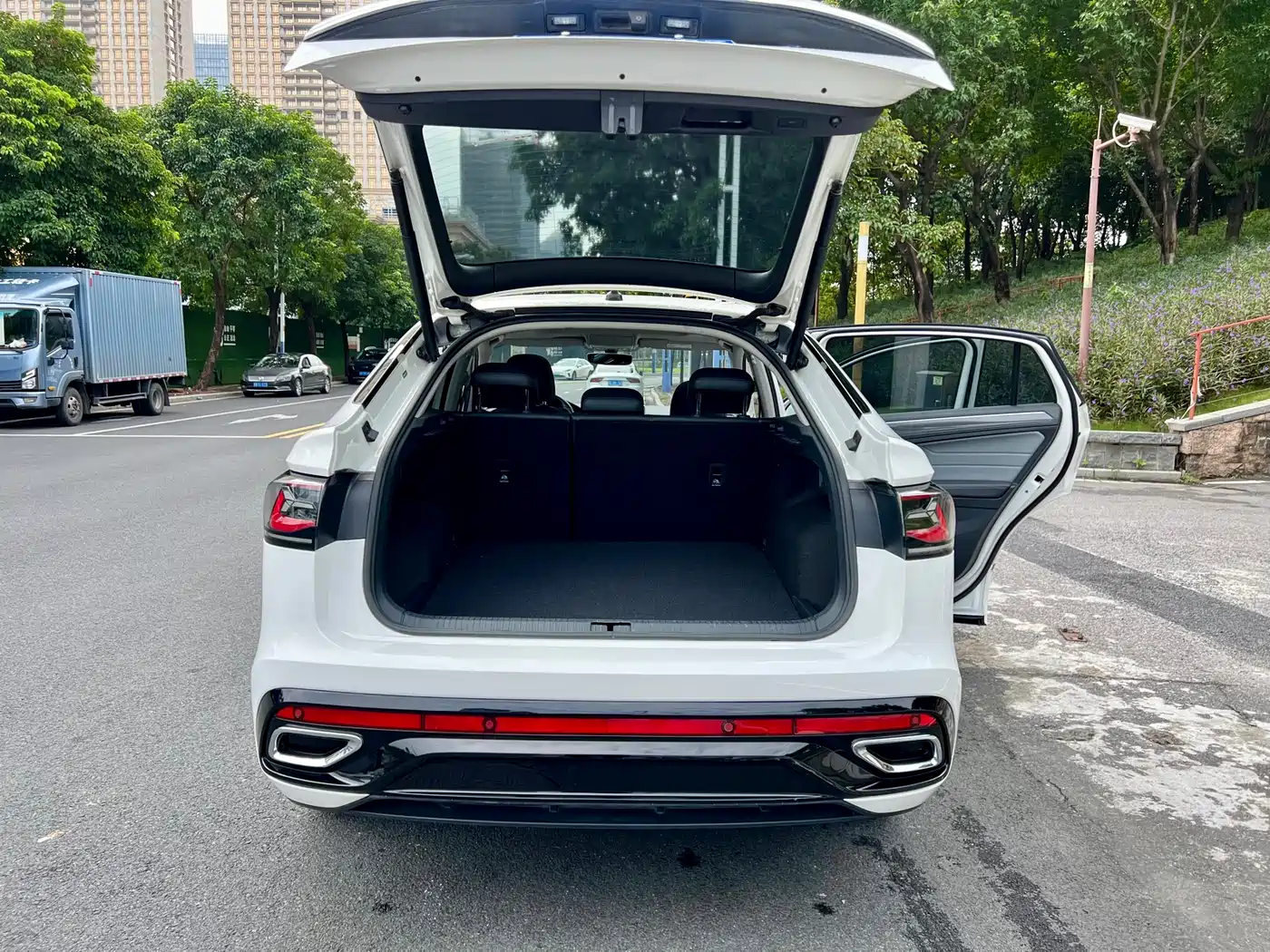Volkswagen Tiguan X 2022 330TSI 2WD Premium Comfort Edition фото 29