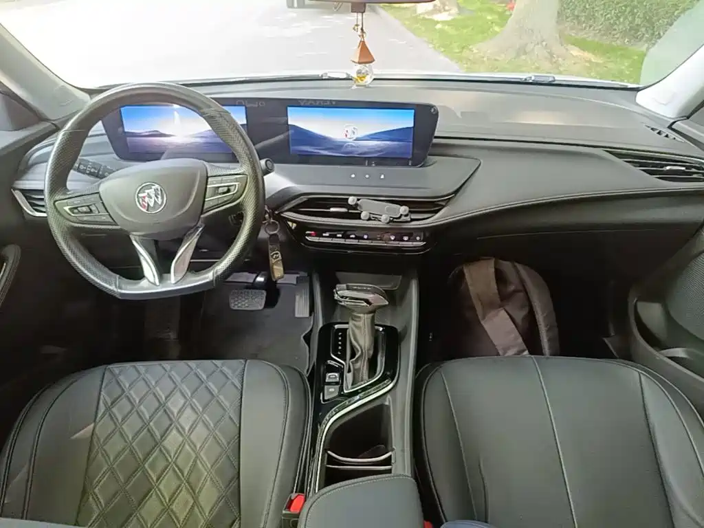 Photo 10 - Buick Verano
