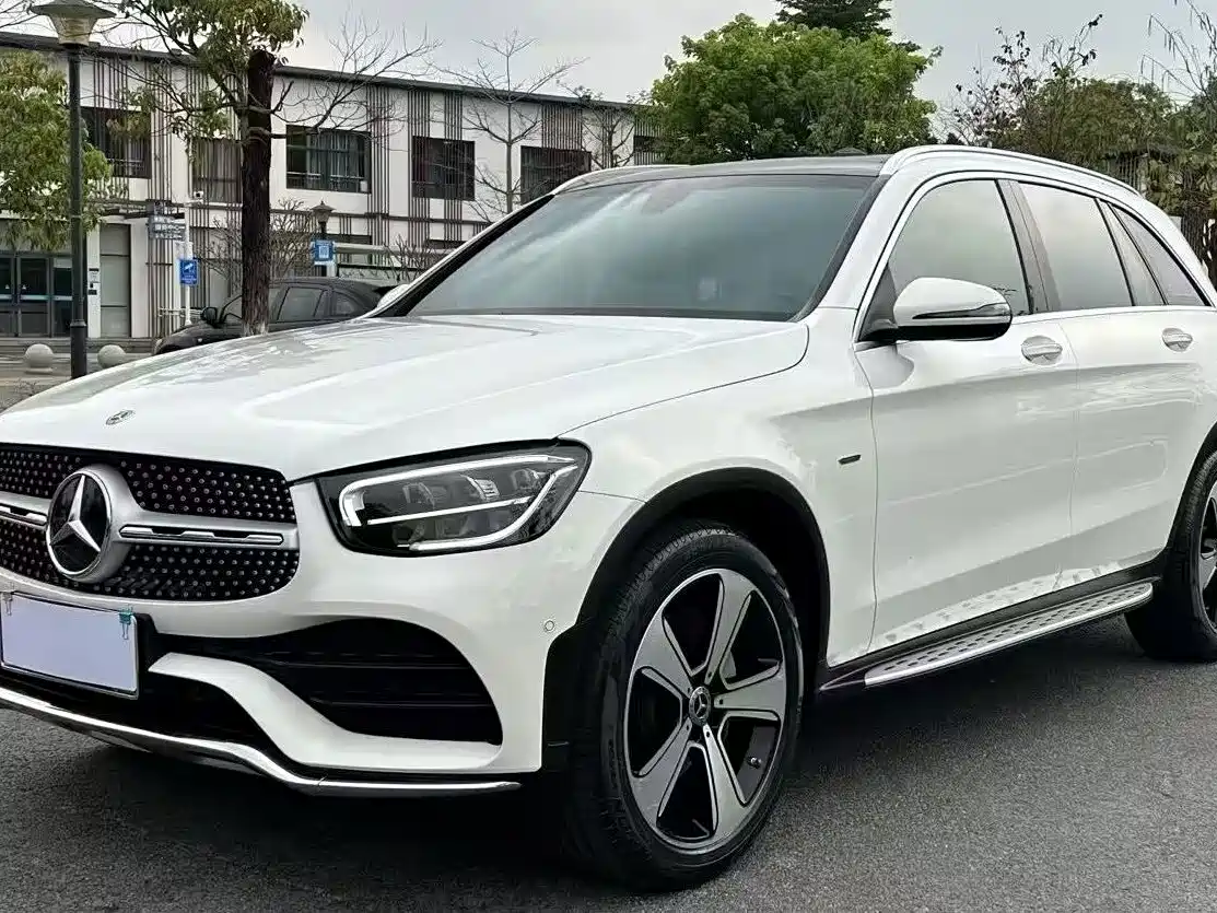 Фото 1 - Mercedes-Benz GLC