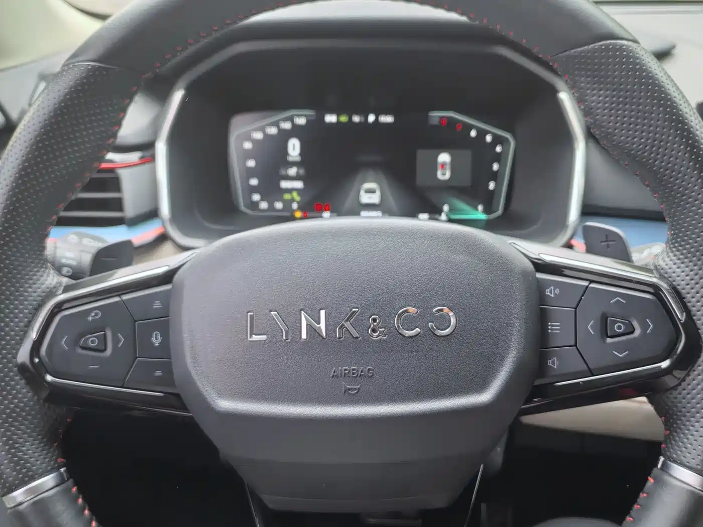Lynk & Co 06 2020 1.5T Halo фото 18
