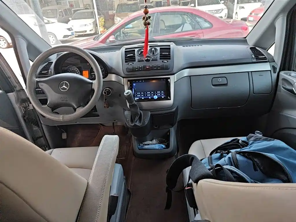 Mercedes-Benz Vito 2011 2.5L 7-Seat Executive Edition фото 6