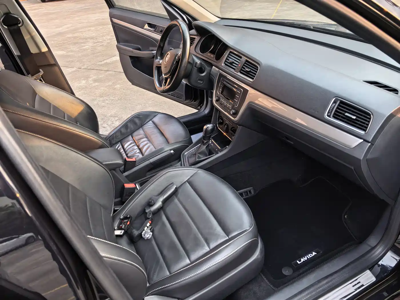 Volkswagen Lavida 2017 1.6L Automatic Comfort Edition фото 10