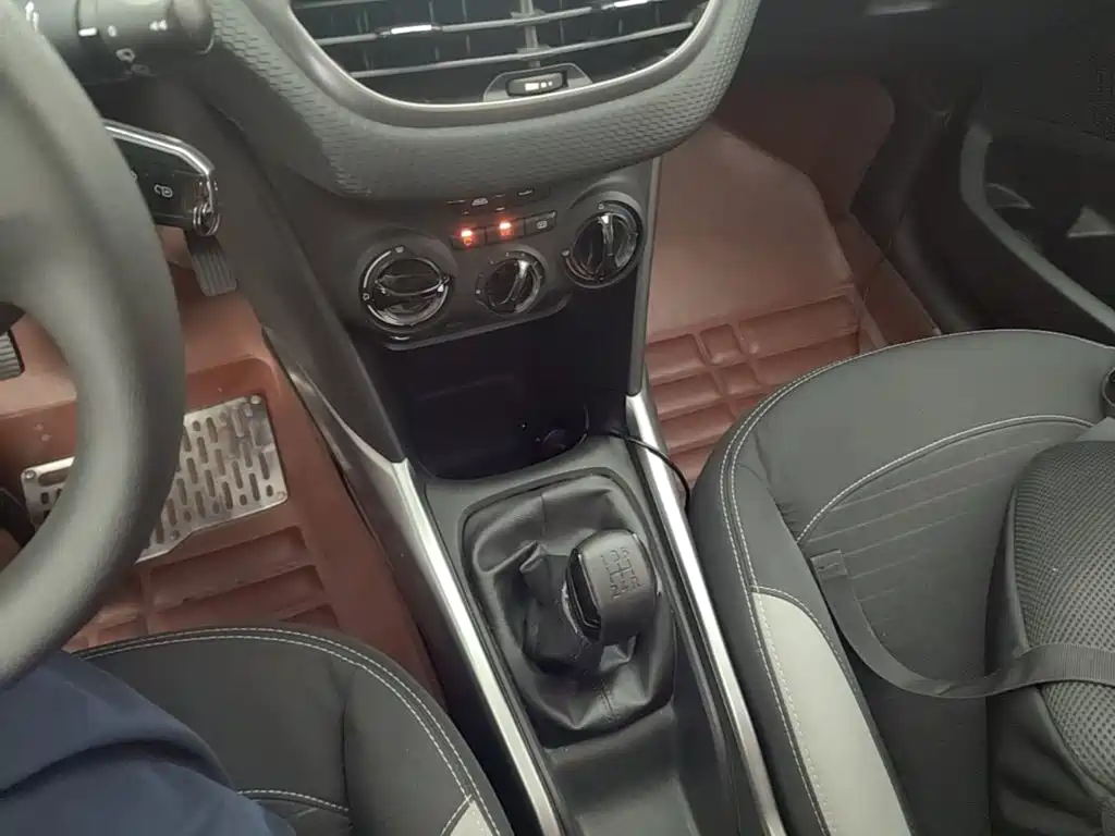 Фото 14 - Peugeot 2008