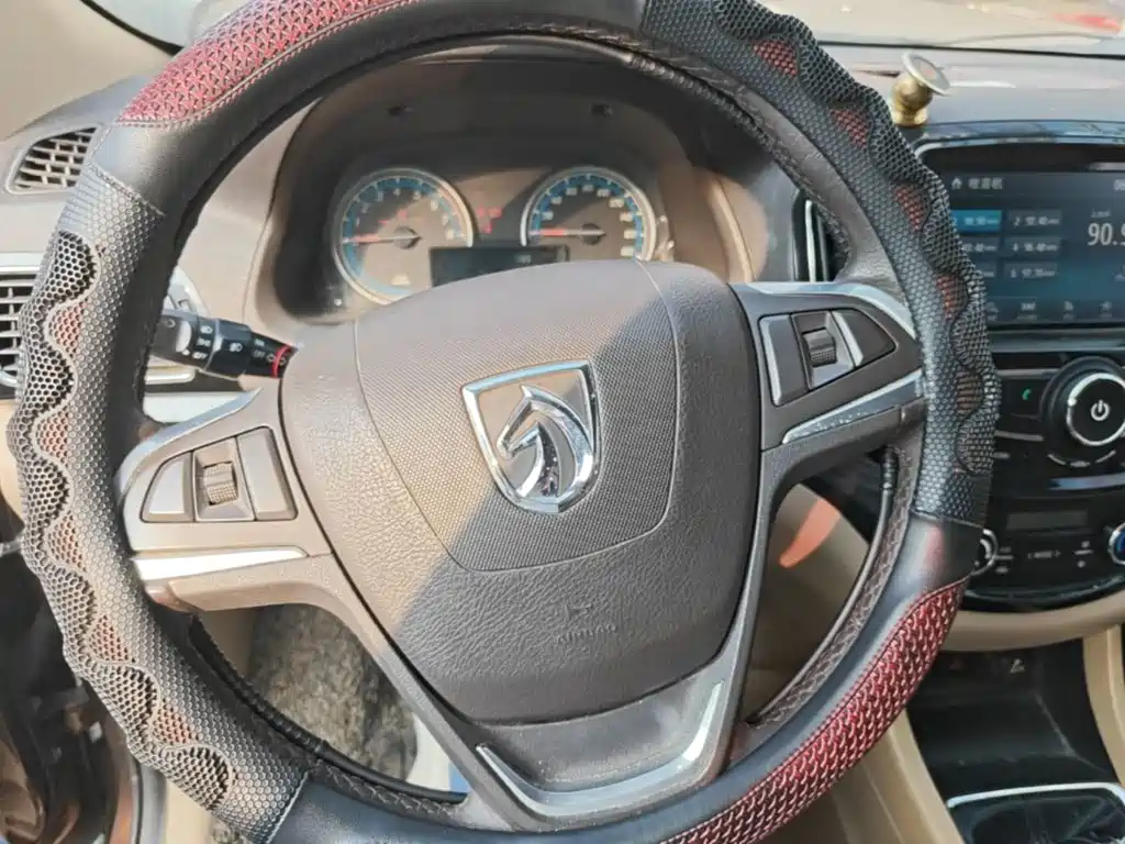 Baojun 730 2015 2014 1.5L Manual Luxury Navigation ESP Edition 7-Seater