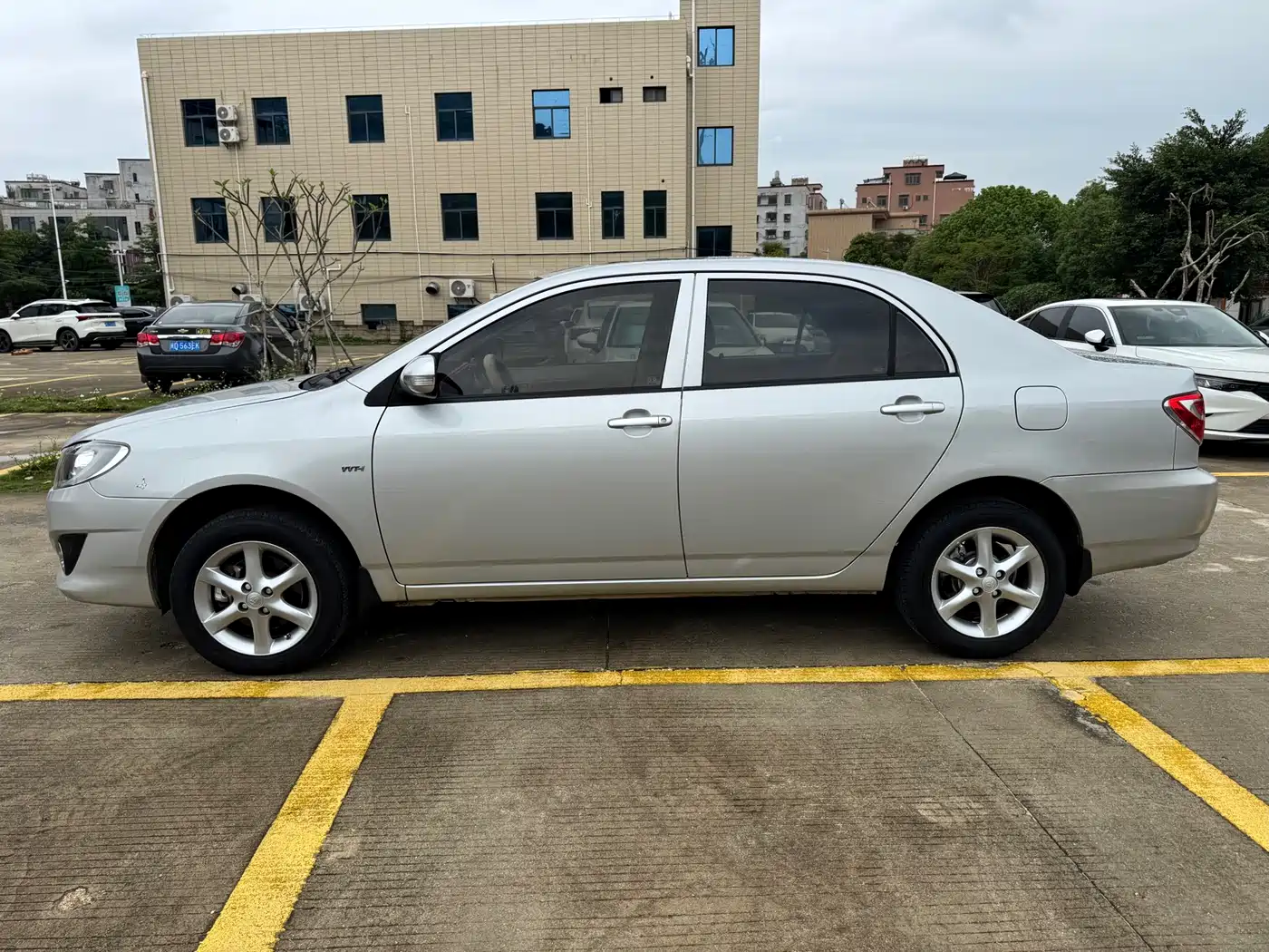 Toyota Corolla 2013 1.6L Automatic Luxury фото 4