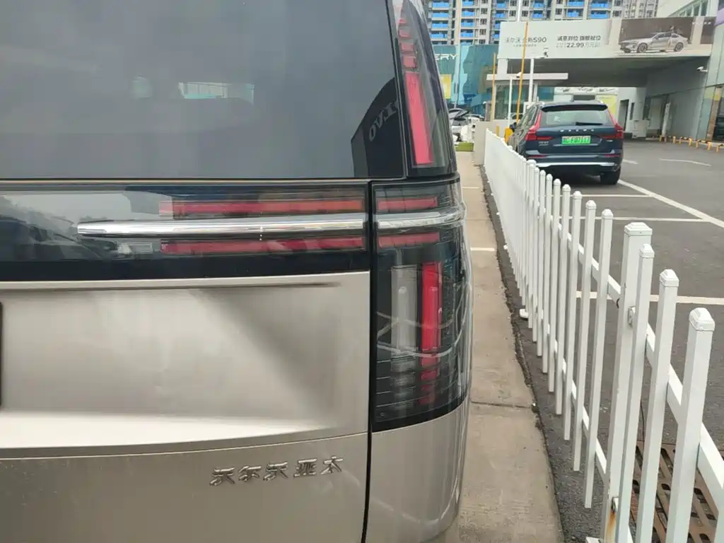Volvo EM90 2024 2025 Ultra Six-Seater
