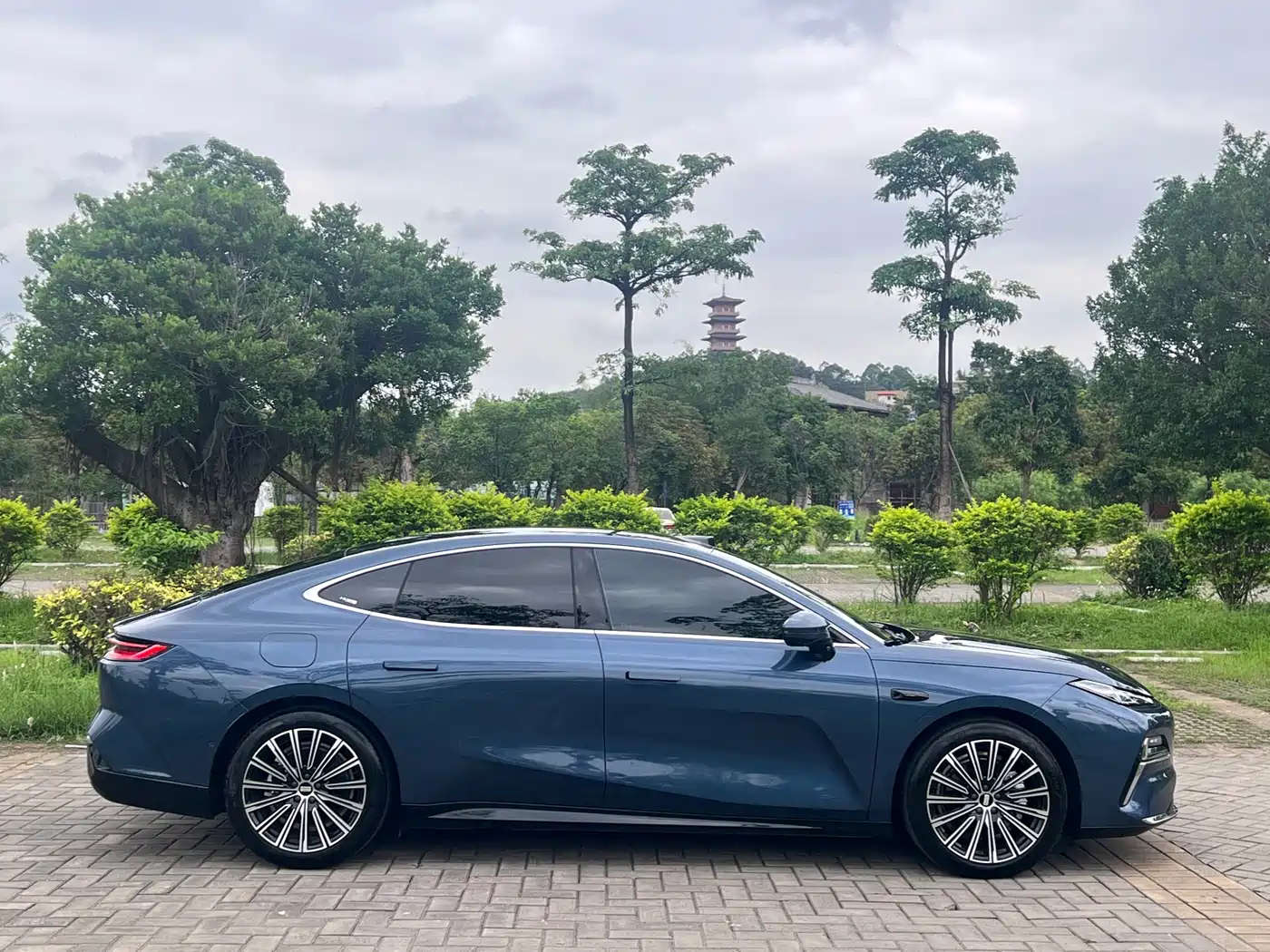 GEELY GALAXY GALAXY SPARKLE 8