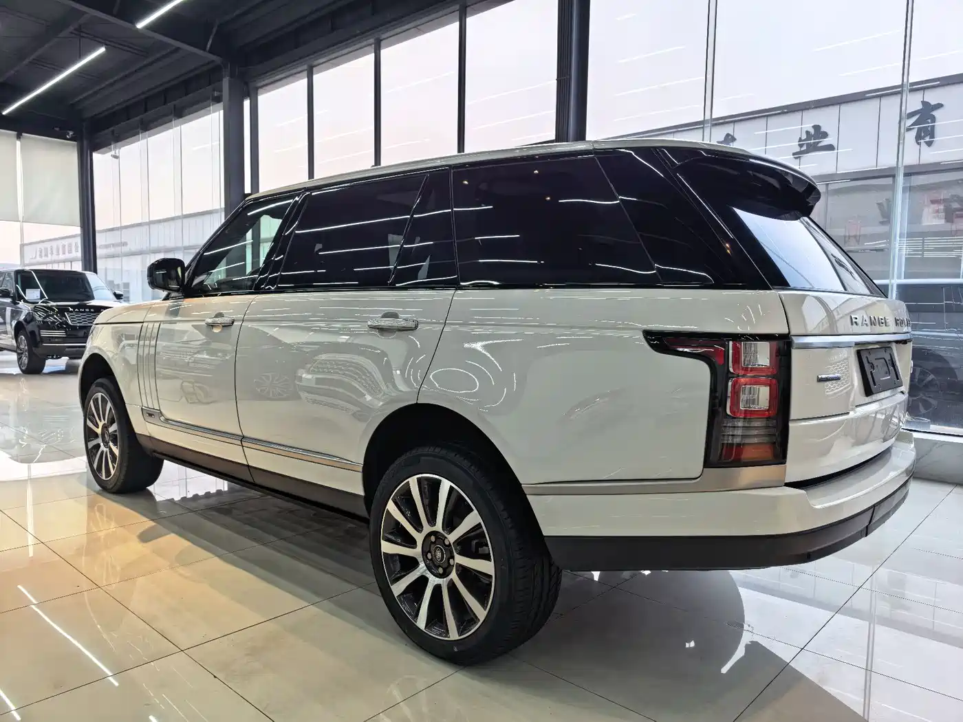 Land Rover Range Rover 2016 5.0 SC V8 AB Ultimate Autobiography LWB фото 2