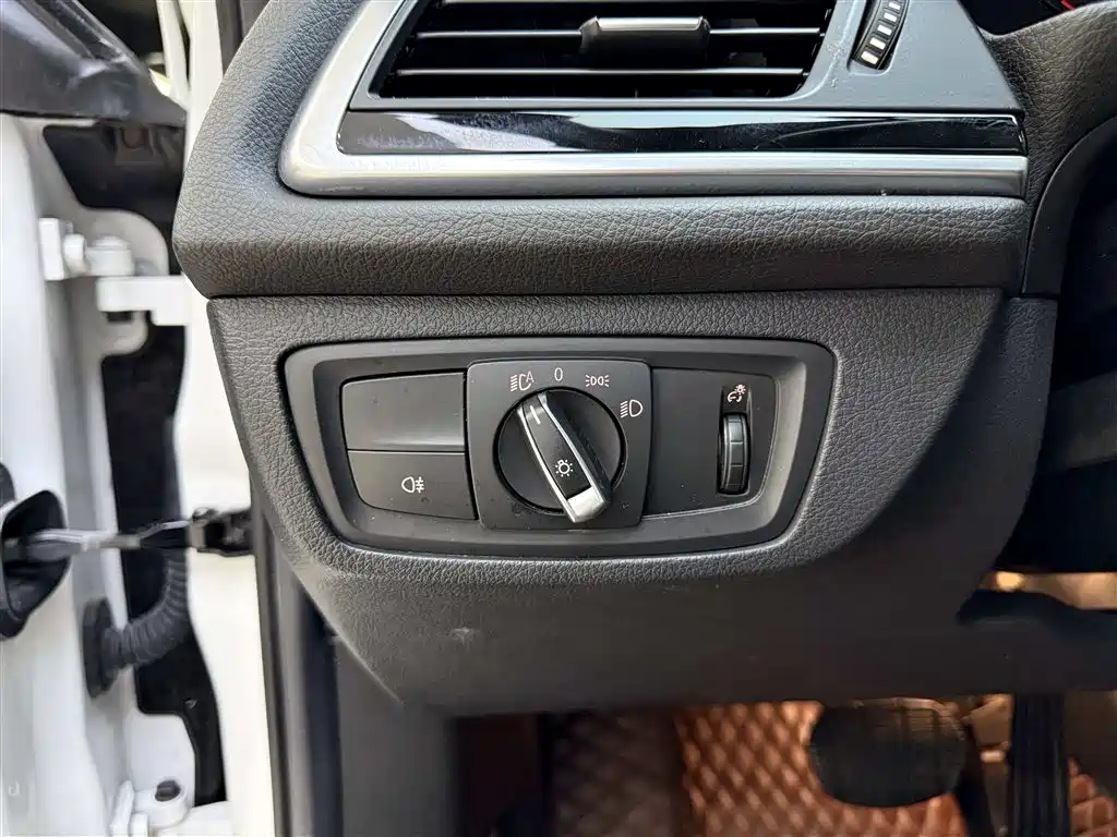 BMW 1 Series 2019 120i Leading M Sport Package фото 15
