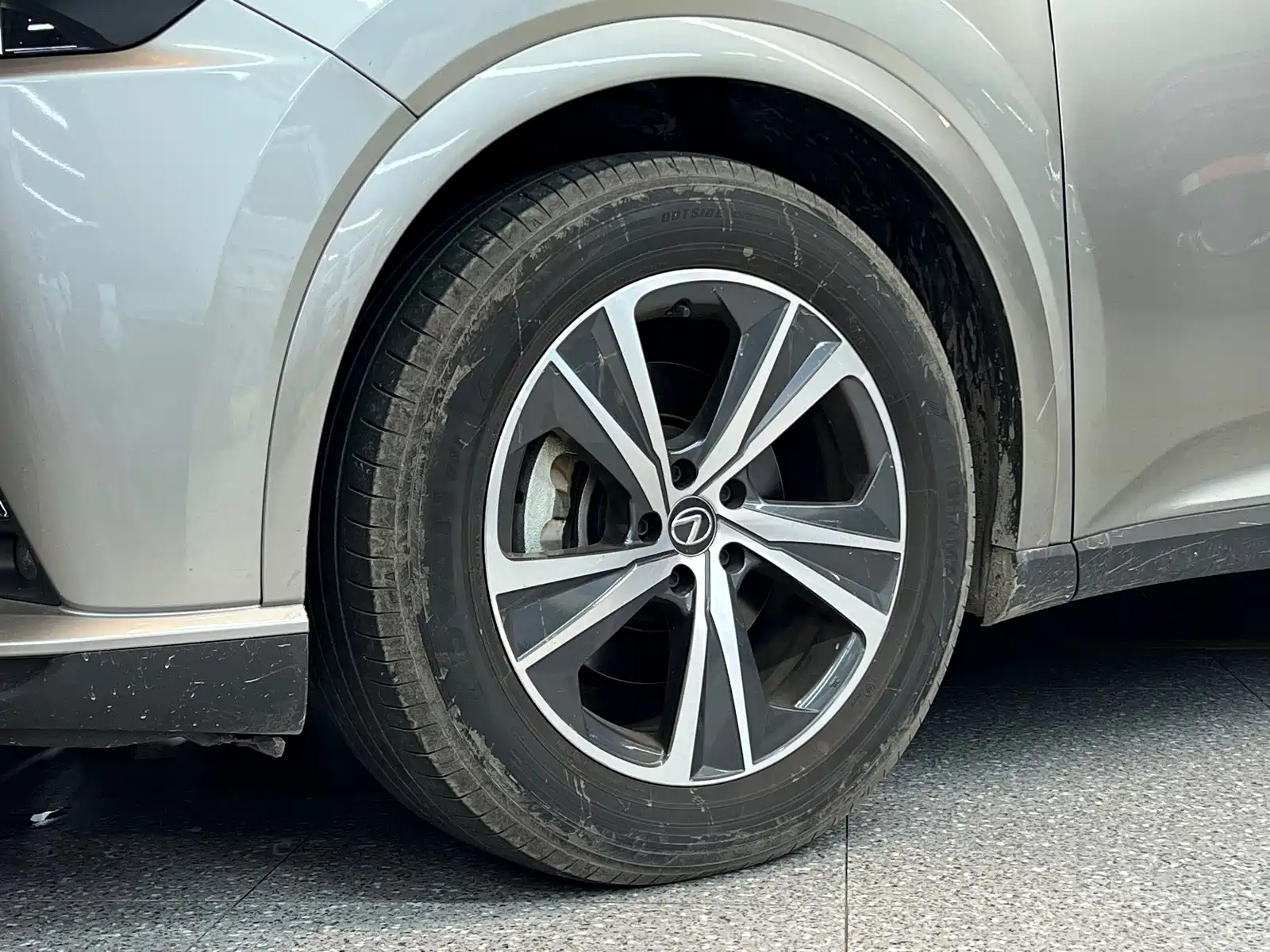 Фото 17 - Lexus RX