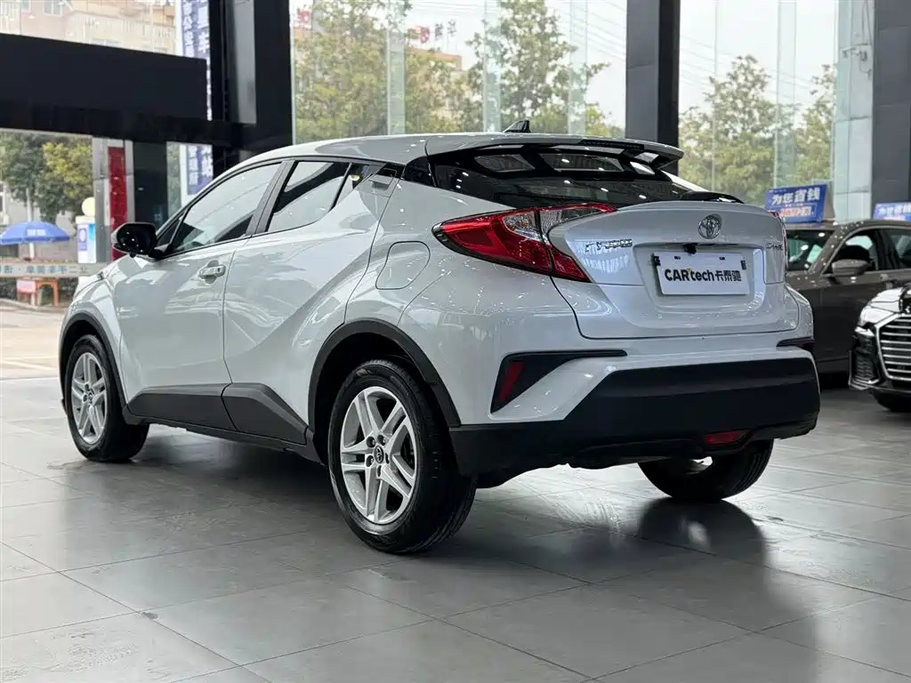 Toyota C-HR 2021 2.0L Comfort Edition фото 8