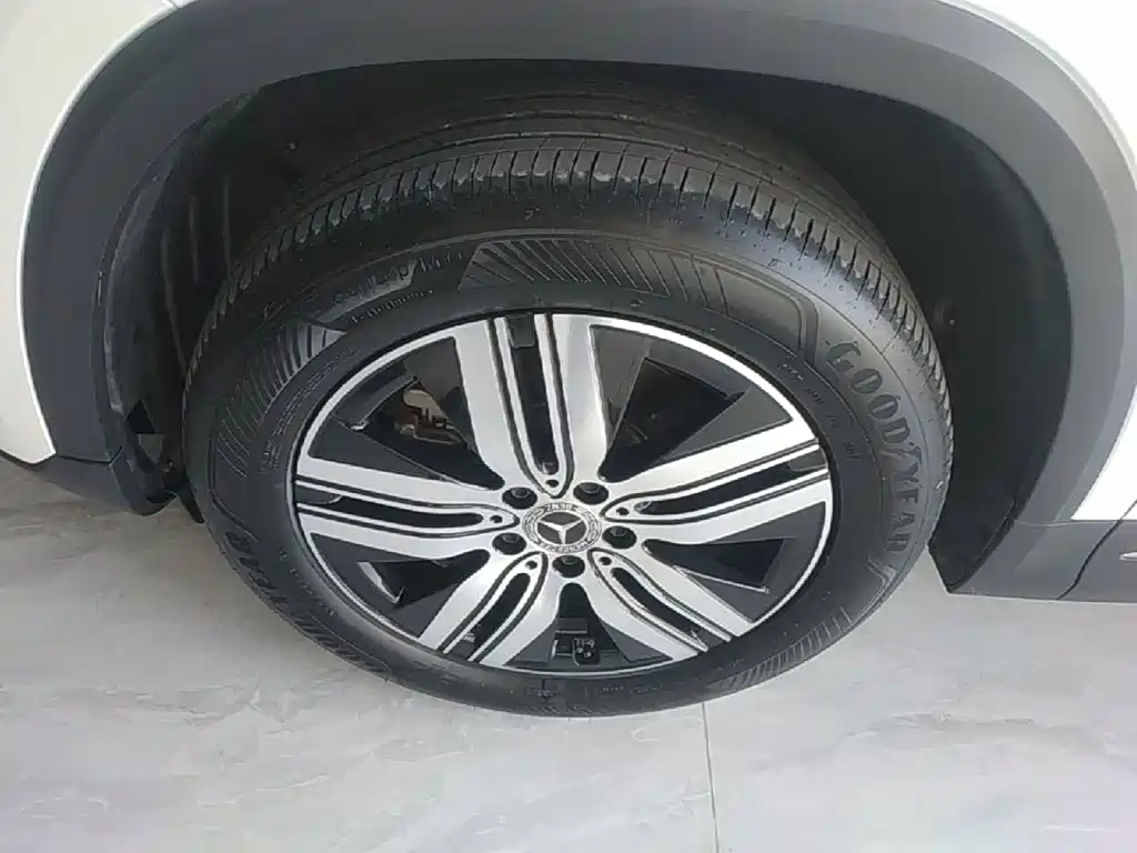 صورة 23 - Mercedes-Benz EQA