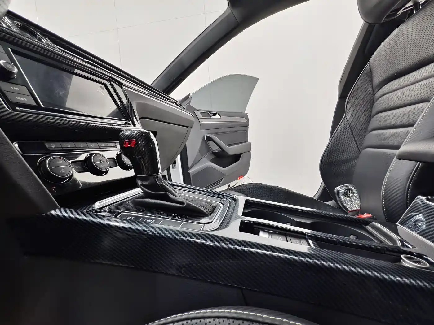 Volkswagen FAW-Volkswagen CC 2019 330TSI Charm Edition China VI фото 12