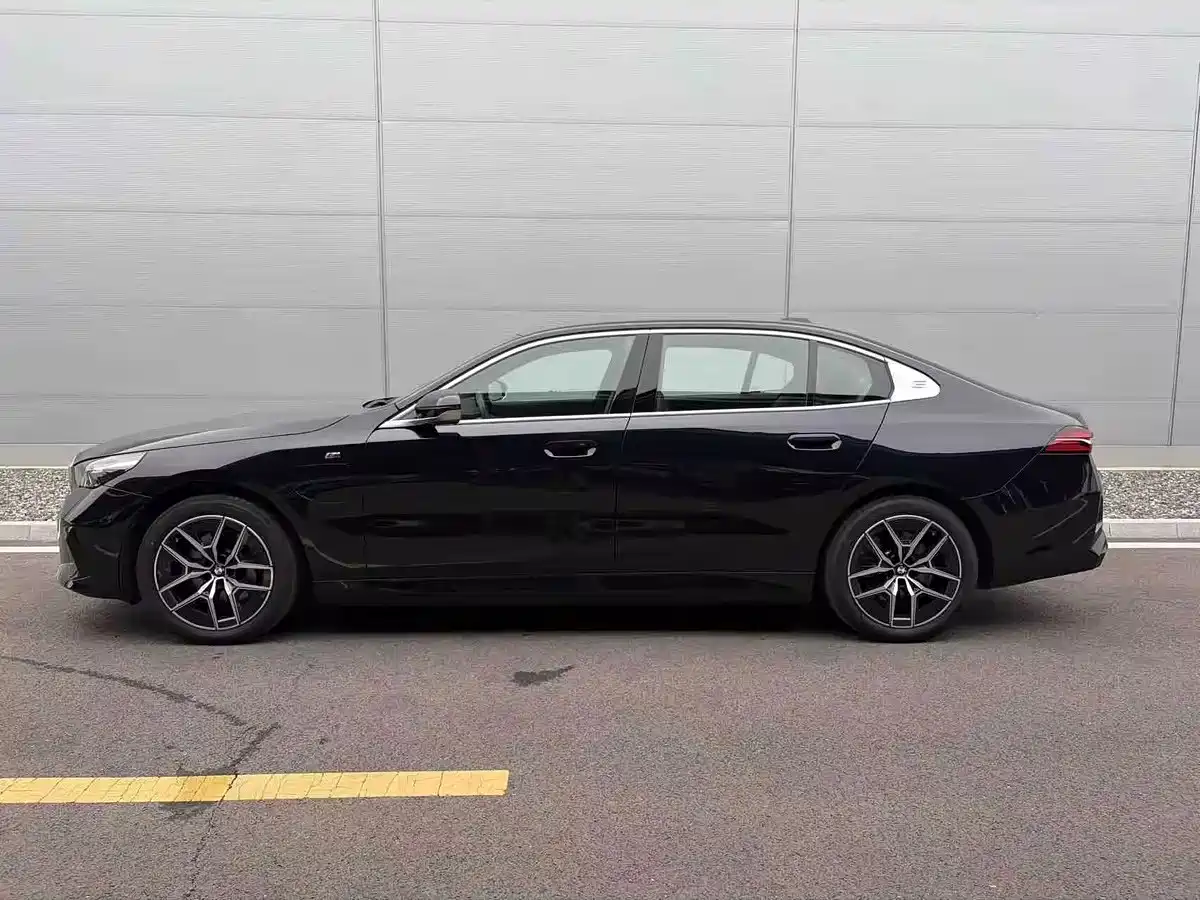 2025 BMW i5