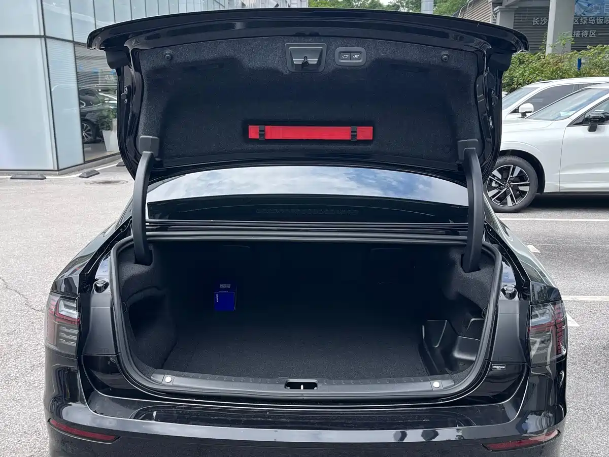 Photo 7 - Volvo S90 Plug-in Hybrid