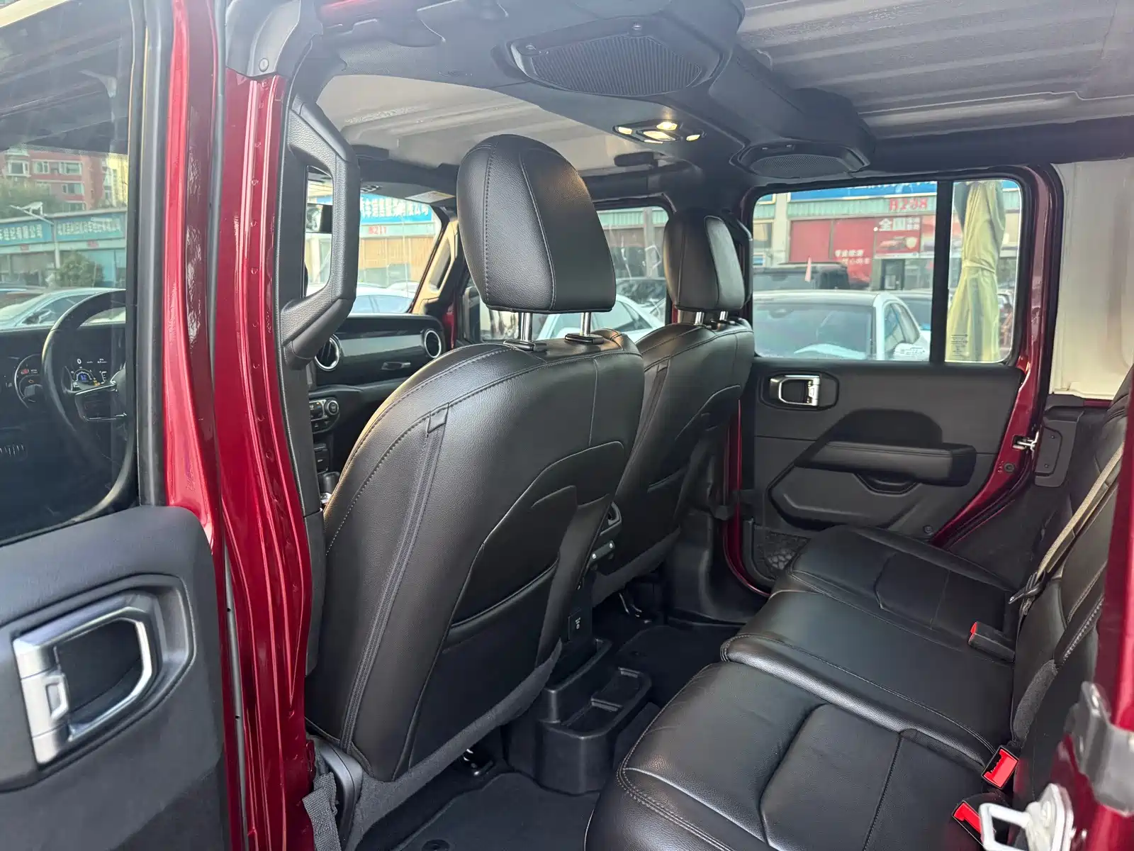 Фото 5 - Jeep Wrangler