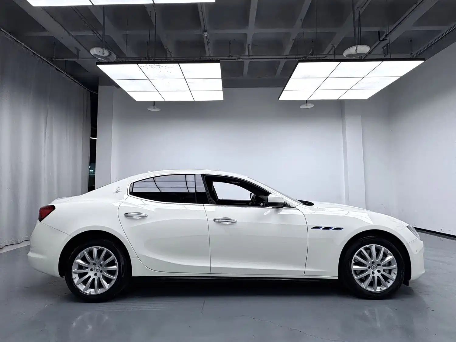 Photo 4 - Maserati Ghibli