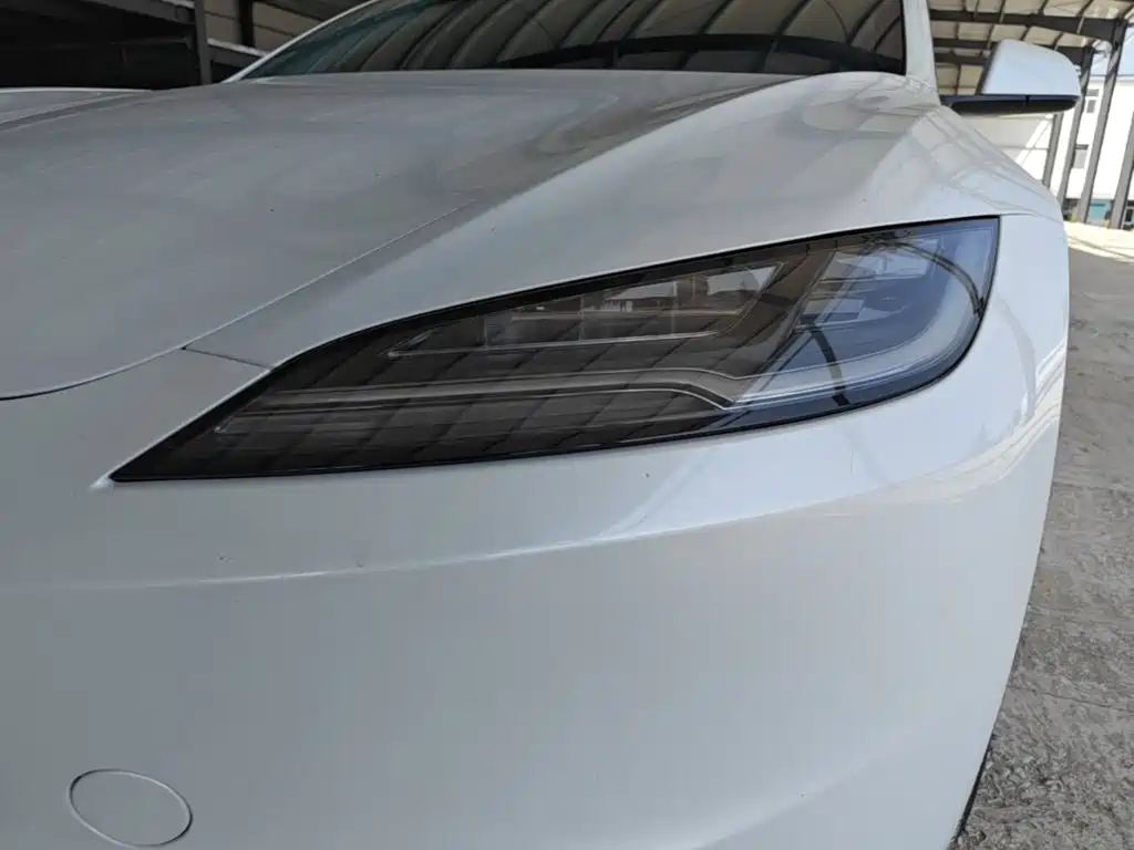 Фото 24 - Tesla Model 3