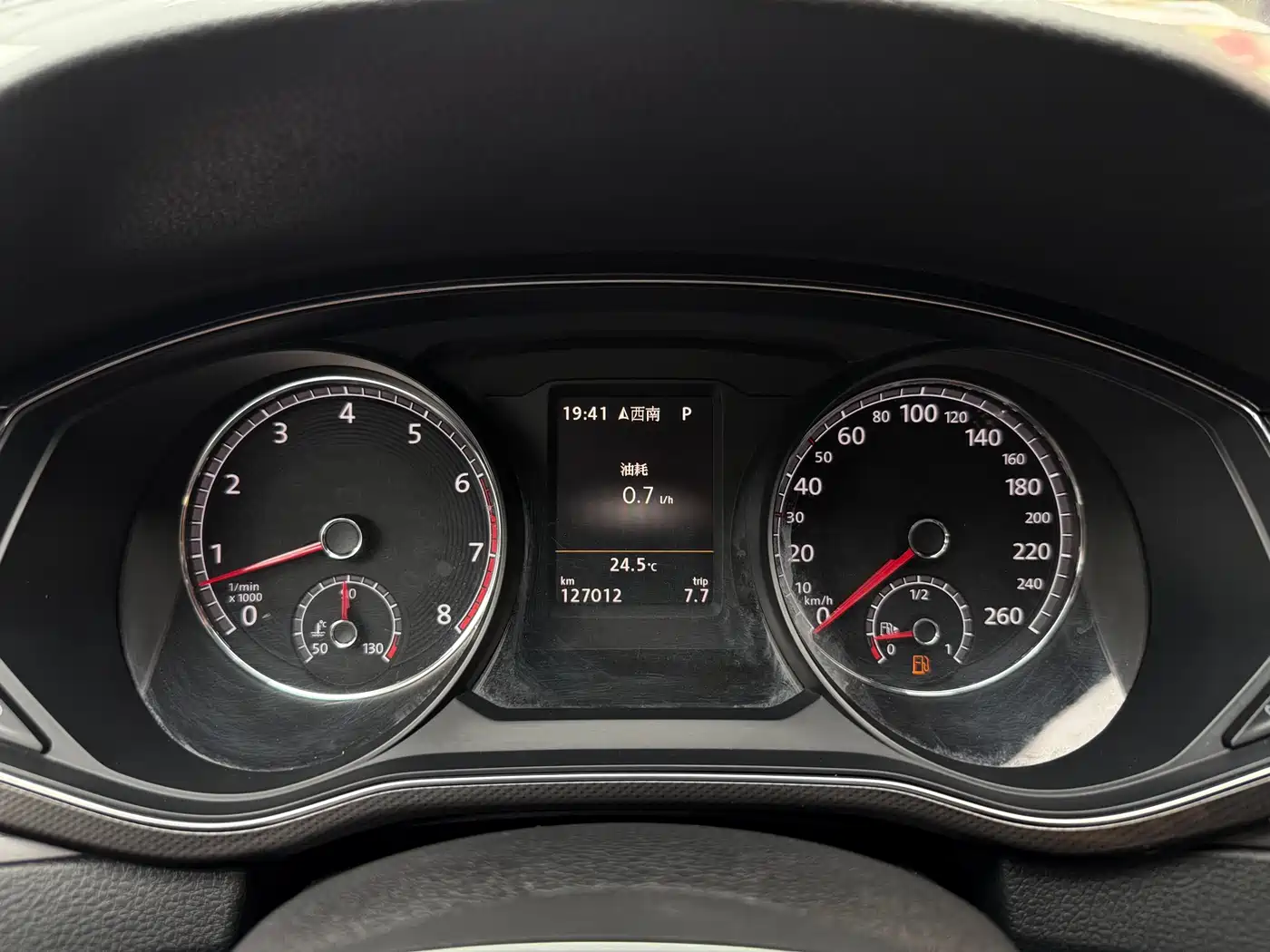 Volkswagen Passat 2017 330TSI DSG Luxury фото 13