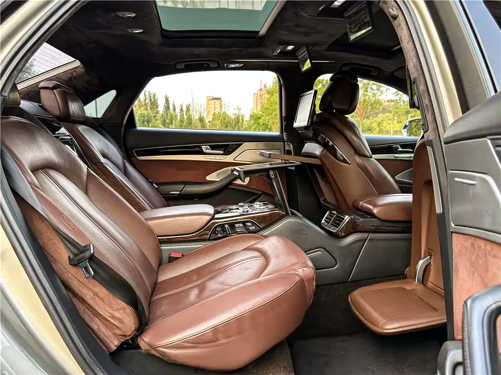 Фото 18 - Audi A8
