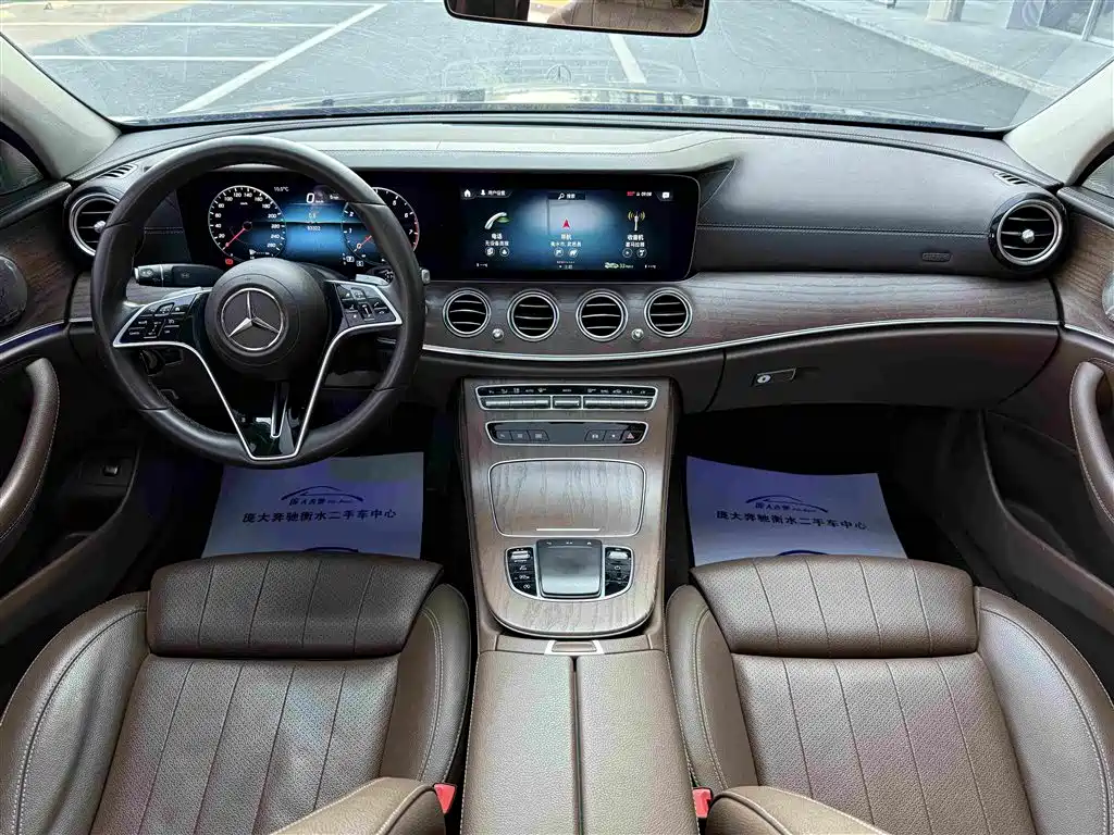 Фото 15 - Mercedes-Benz E-Class