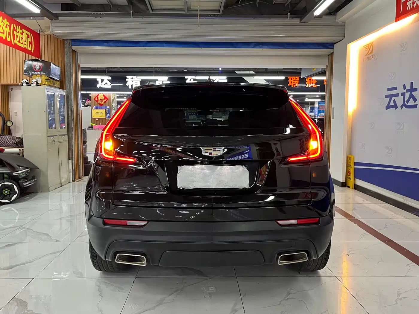 CADILLAC XT4