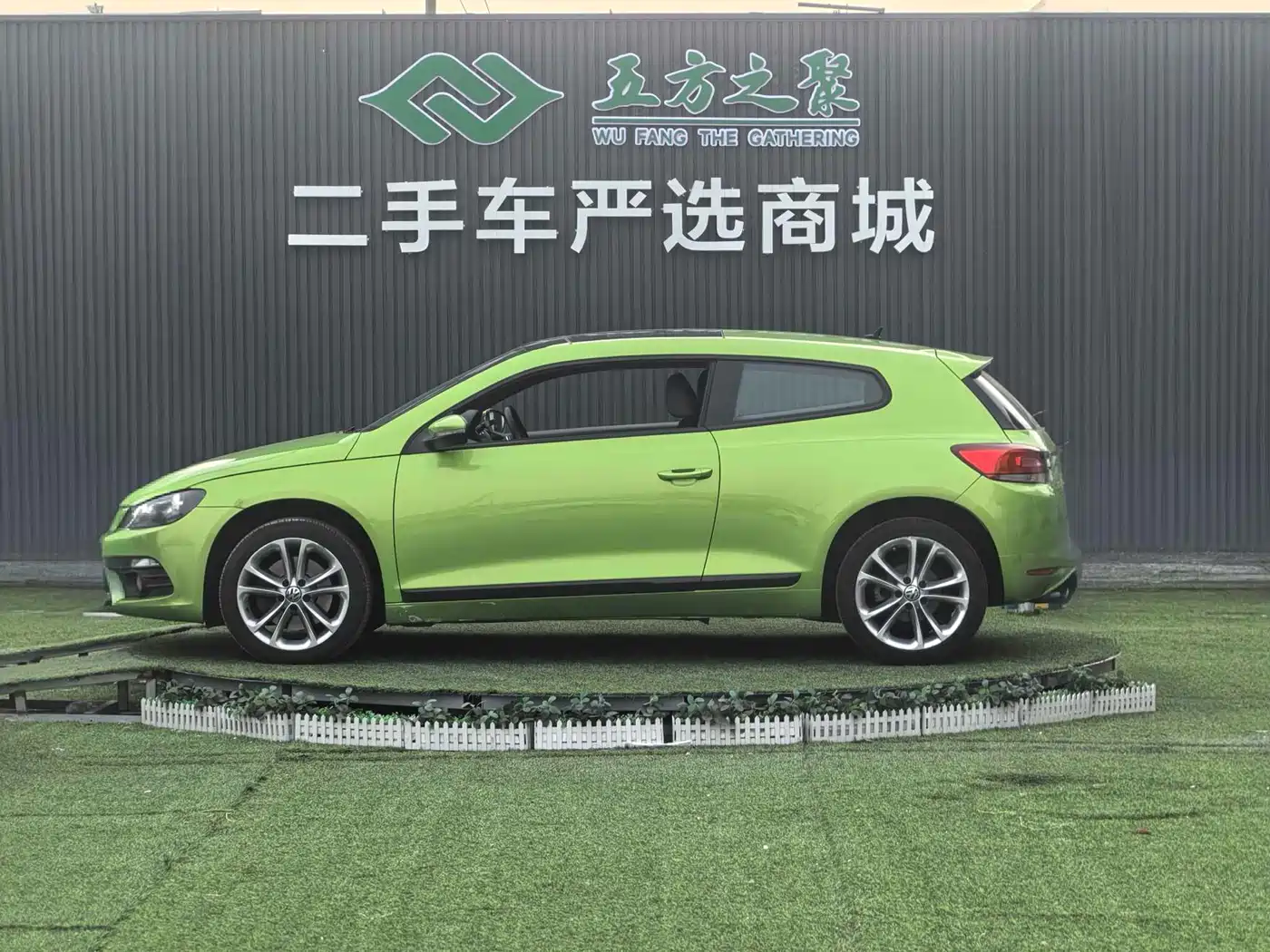 Volkswagen Scirocco 2011 2.0TSI Luxury фото 20