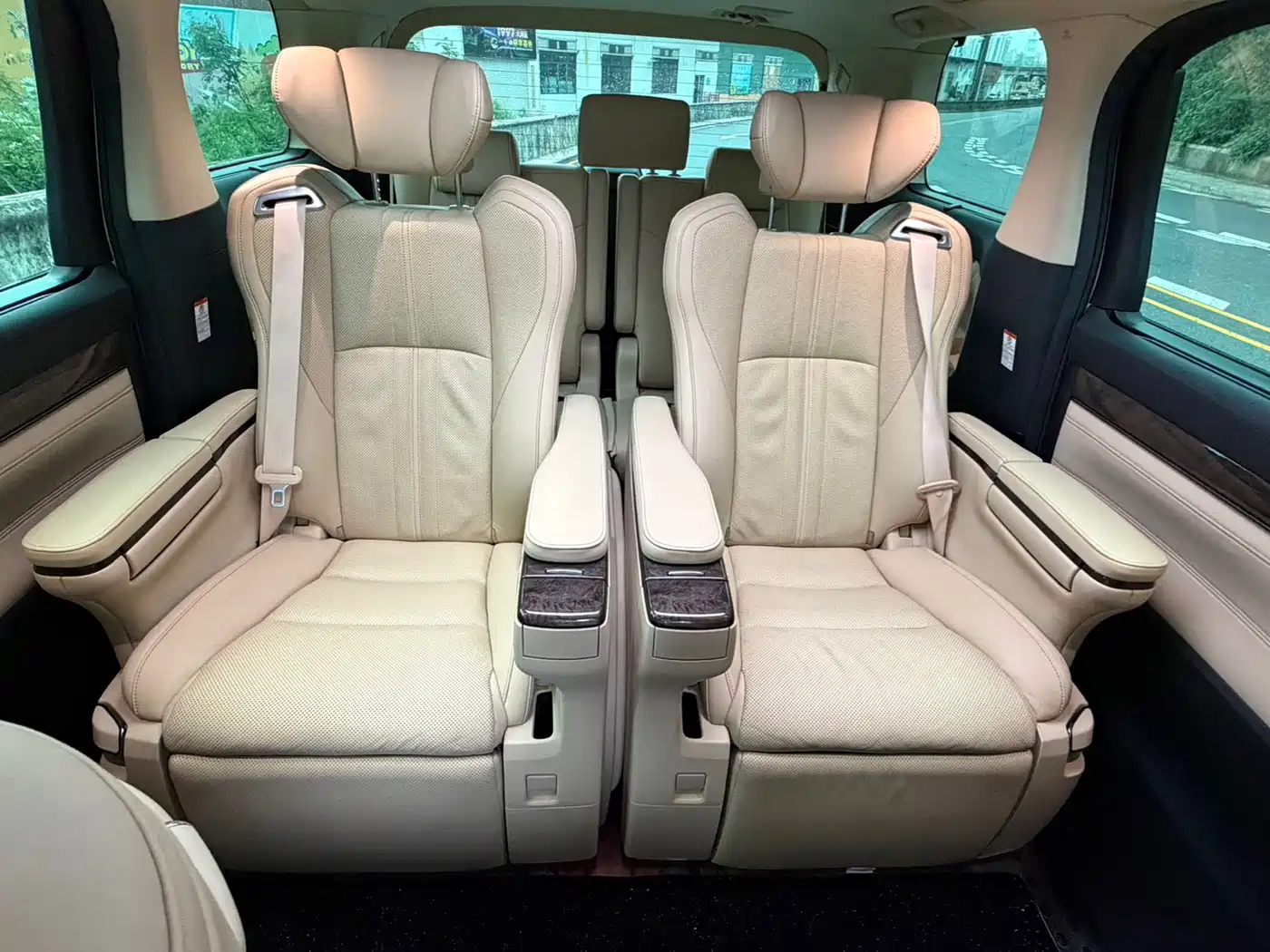 Toyota Alphard 2020 Hybrid 2.5L Premium Edition фото 13