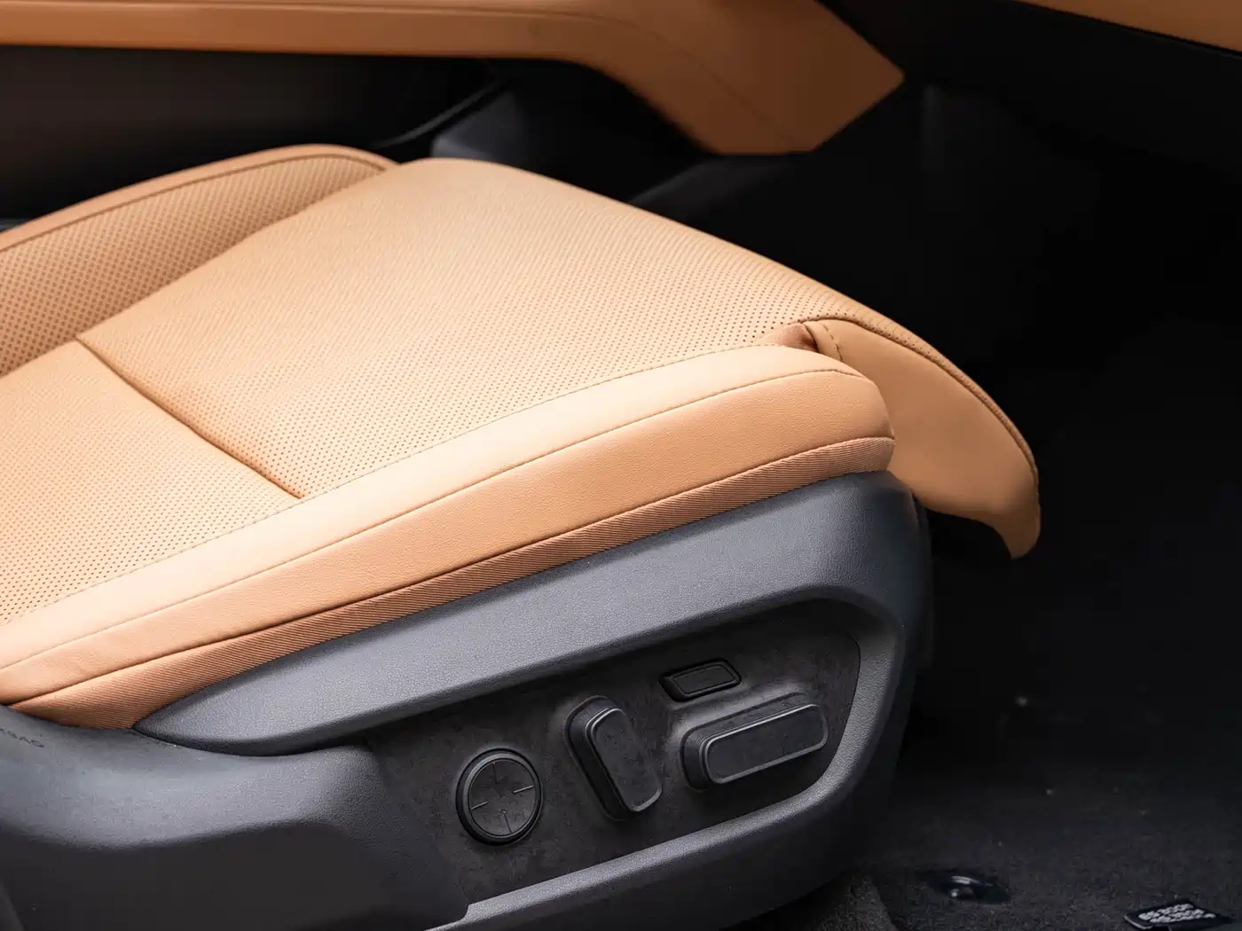 Lexus ES 2026 2025 Model 300h Base Version