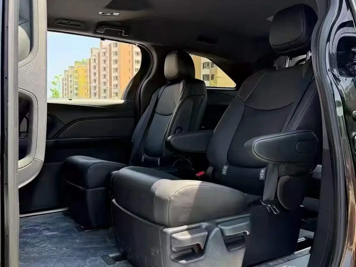 Toyota Sienna 2025 2024 2.5L Hybrid AWD Luxury Edition