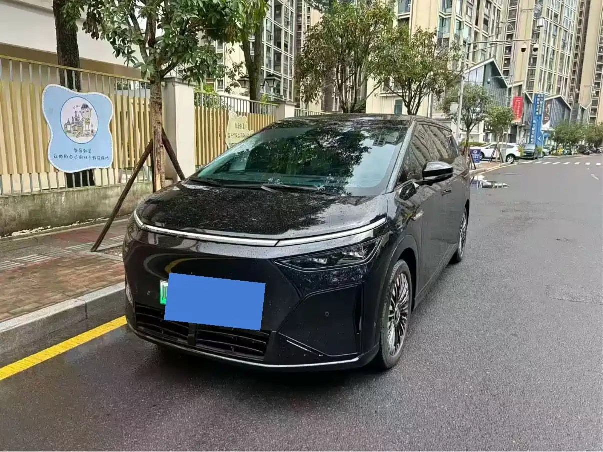 XPeng X9 2026 2025 Extended Range Edition