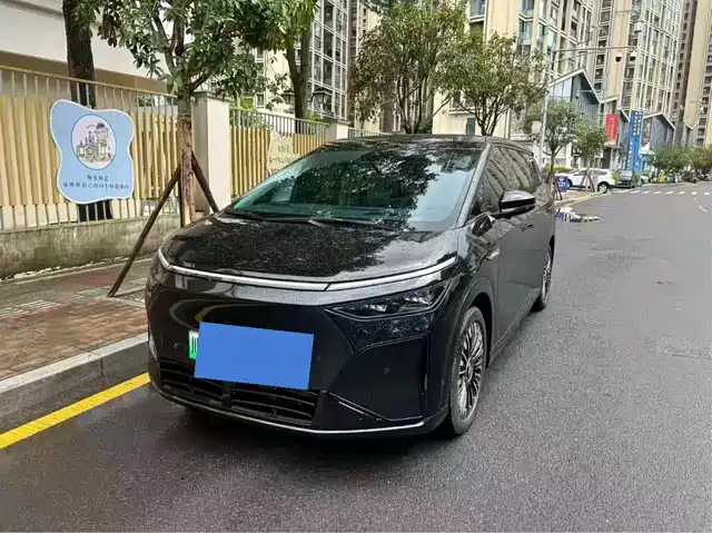 XPeng X9 2026